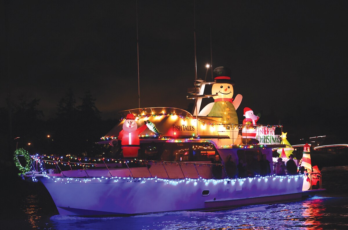 Weather cooperates, to the delight of boat parade crowd La Conner